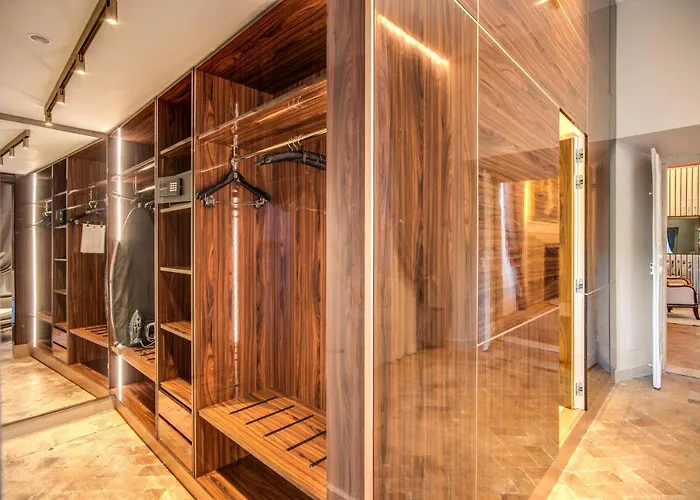 潘菲利宫依奇博罗米尼酒店